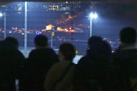 日航機炎上、乗員乗客のうち4人が負傷衝突した海保機から自力脱出した機長はけが 読売新聞