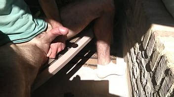 Branle sur la terrasse suite avec éjaculation XVIDEOS