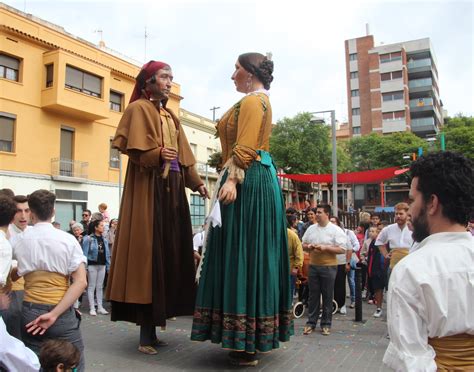 Els Gegants Vells Estrenen Els Nous Vestits En Festa Major Viu Molins