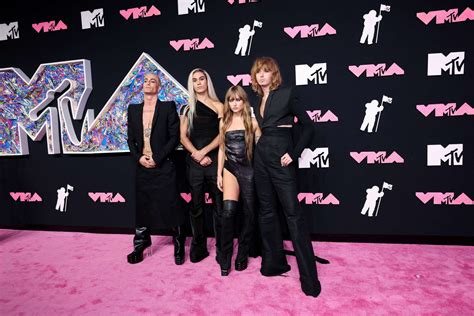 2023 Mtv Vmas See All The Showstopping Looks From Taylor Swift