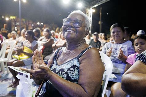 556 famílias recebem títulos de propriedade no Recife Local Diario