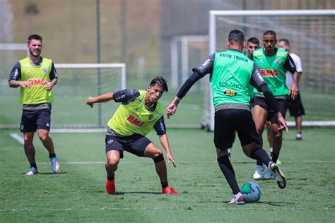 Escalação do Atlético MG Réver treina normalmente e tende a retomar