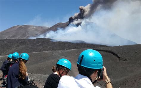 Etna Sud Tour Guidato Di Trekking Ai Crateri Sommitali Getyourguide