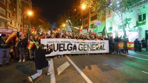 Más De 3 000 Personas Vuelven A Protestar En Ferraz Con El Apoyo Del