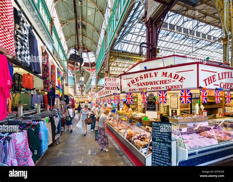 Halifax Town Centre Shopping Centre Fotos Und Bildmaterial In Hoher Auflösung Alamy