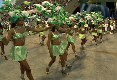 Desfile das escolas mirins reúne 16 escolas no sambódromo Bom Dia Rio