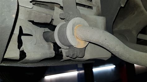 Замена резинок стабилизатора на Мерседес-Бенц Е200, 1995 года, w124 ...