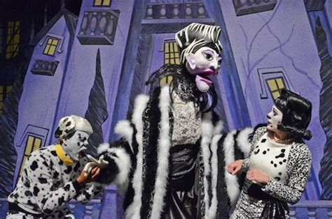 Theater Review 101 Dalmatians And Fuddy Meers The Clog