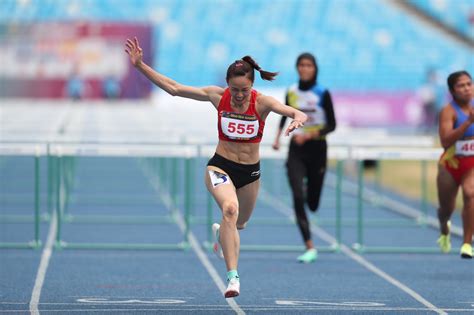 Hot girl múi bật khóc nức nở khi giành HCV đầu tiên tại SEA Games