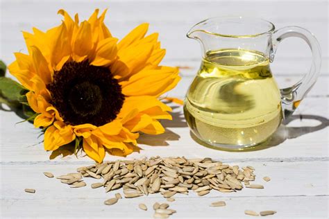 Health Benefits of Sunflower Oil | EatingWell