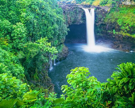 Rainbow Falls, Hawaii by Ron thomas