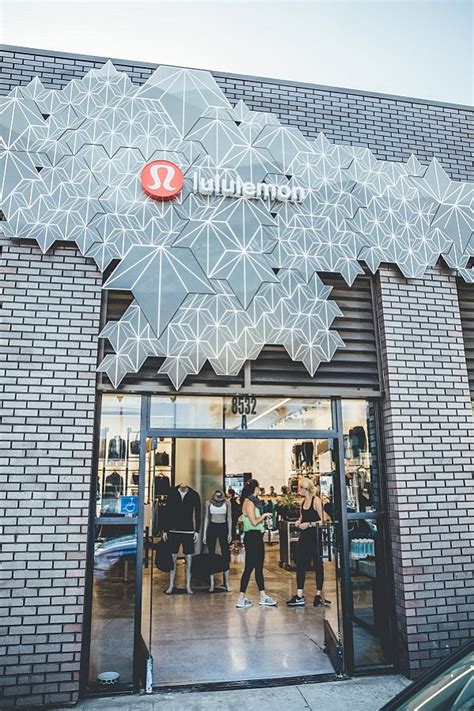 Biggest Lululemon Store In Los Angeles Ca