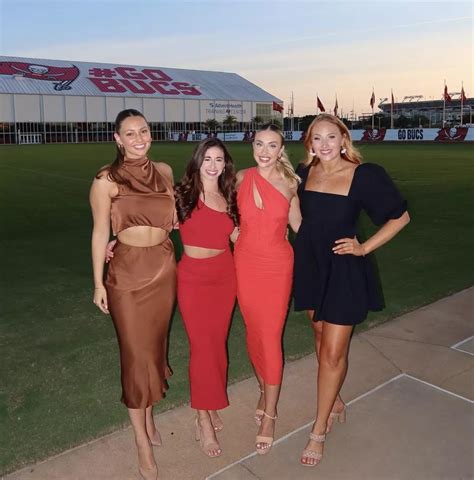 Dresses Nudes Ifyouhadtopickone Nude Pics Org