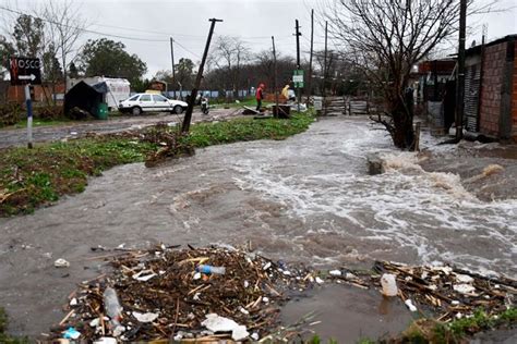 Inundaciones En La Plata Cientos De Evacuados Por El Fuerte Temporal Y