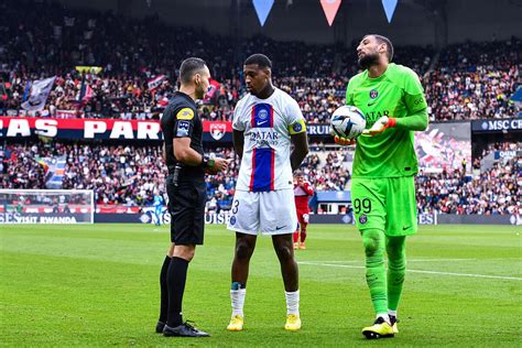 Foot Psg Le Psg Et Larbitrage La Sale Accusation Foot