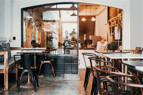 sesuaikan desain coffee shop  target pasar