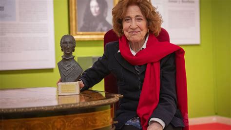 La Directora De La Real Academia De La Historia Recibe El Premio Carlos