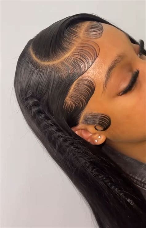 Pin By Olivia Nwigwe On Hair In Frontal Wig Hairstyles Frontal