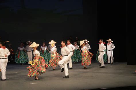 Ballet De Folclor De La Uanl Toma El Escenario Del Festival Alfonsino