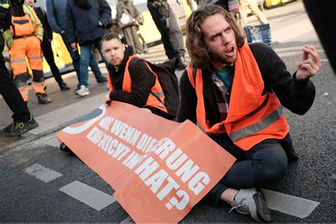 Trotz großer Kritik Letzte Generation kündigt noch viel mehr Klima