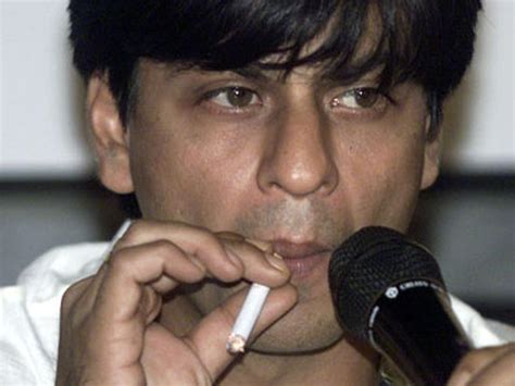 Top Entertainment Gossip: Shah Rukh Khan Beats Public Smoking Charge ...