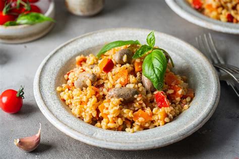 Bulgur Con Corazones De Pollo Imagen De Archivo Imagen De Almuerzo