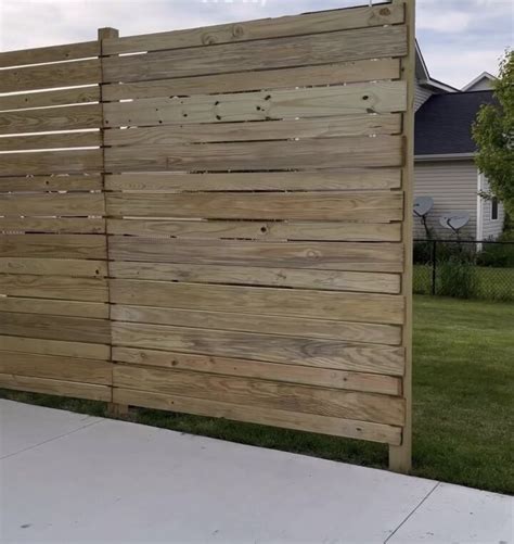 How to Easily Build a DIY Privacy Screen Outdoors | Hometalk