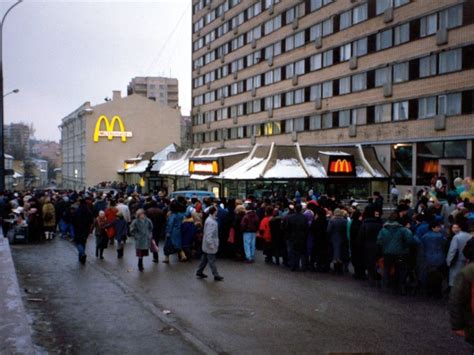 Jan 31 1990 McDonald S Opens Its First Fast Food Restaurant In The