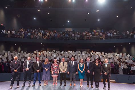 Entrega UdeC 281 títulos y celebra el logro de sus egresados