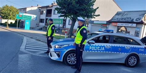 Policjanci Zadbaj O Bezpiecze Stwo W Trakcie Wi Ta Zmar Ych