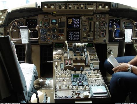 Boeing 757 Cockpit