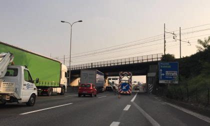 Statale Bloccata Per Ore Per Un Camion Ribaltato Che Ha Perso Il