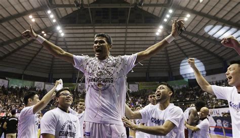 FOTO Selebrasi Kemenangan Stapac Jakarta Usai Menjuarai IBL 2019