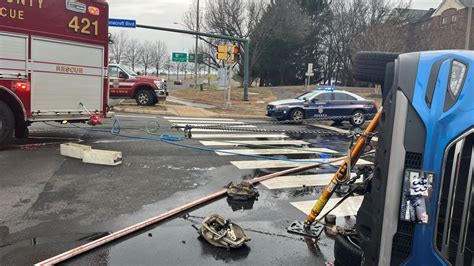 Fairfax County Crash Sends 2 People To The Hospital Officials Say