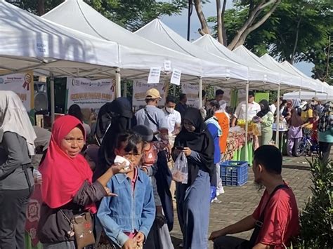 Ribuan Warga Serbu Gerakan Pangan Murah Kolaborasi Badan Pangan