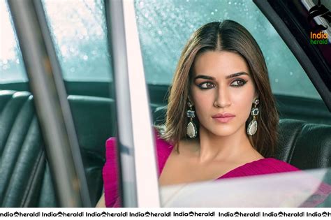Enticing Kriti Sanon Hot Photos Collection Set