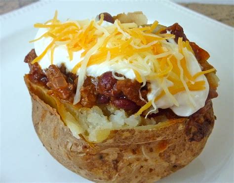 beurrista: chili topped baked potato