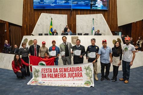 Assembleia Legislativa Do Paraná Notícias Mst Recebe Homenagem Do