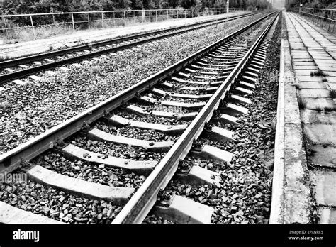 Chemins de fer Rails métalliques en acier et traverses en bois Rivets