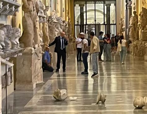 Homem quebra estátuas do Vaticano após ser contrariado