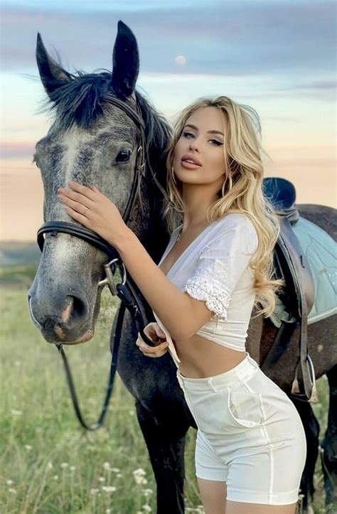 Pin By Victor Placencio On Country Girls Horse Girl Horse