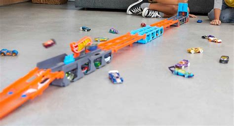 Hot Wheels Transporter Wyścigowy 2w1 GVG37 Samochód niskie ceny i opinie w Media Expert
