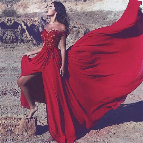 Red Off The Shoulder Prom Gowns Lace Appliques Split Evening Gowns Floor Length Formal Party