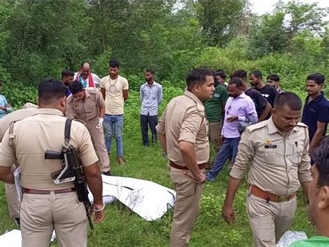 Dead Body Of Youth Found Hanging In Suspicious Circumstances In Bkt बीकेटी में संदिग्ध हालात