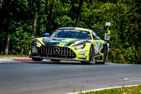 Miklas Born Startet Mit Schnitzelalm Racing Bei Stunden Rennen Der