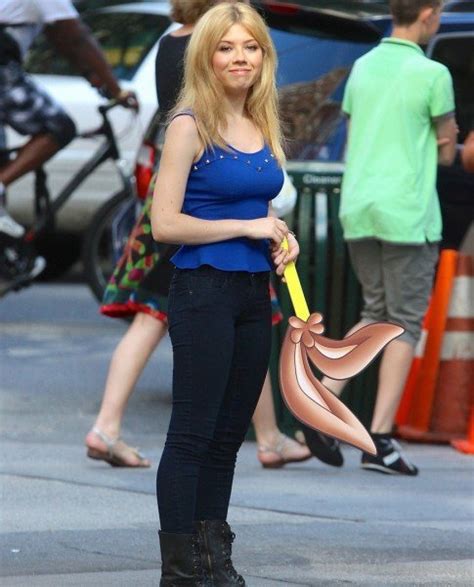 Jennette Mccurdy Wearing Casual Outfit Super Wags Hottest Wives And