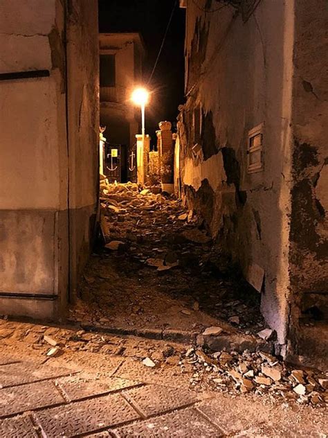 Tote Bei Erdbeben Auf Ischia Versch Ttete Kinder Gerettet Panorama