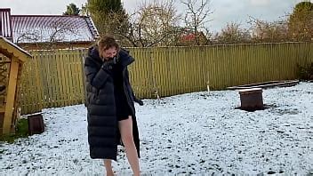 Déesse du pied Pieds nus dans la neige Très froid XVIDEOS