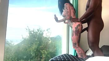 PERRA DESNUDA ES DOMINADA ANALMENTE POR UNA POLLA NEGRA MONSTRUOSA XVIDEOS