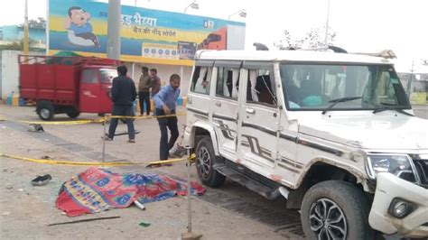 Jhansi Accident झांसी ललितपुर हाइवे पर सड़क हादसा चाय पी रहे श्रमिक